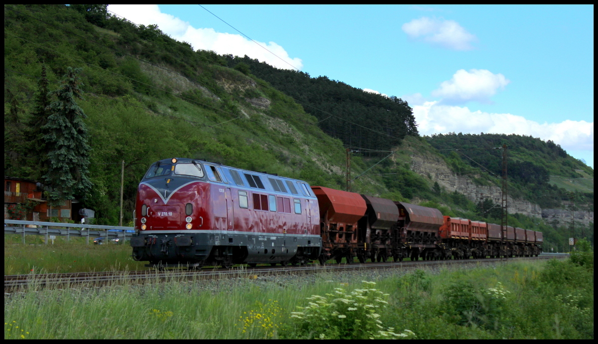 V270.10 mit kurzem Güterzug am 24.05.14 bei Karlstadt