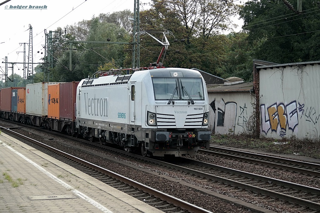 VECTRON 193 924 zog am 04.10.13 einen intermodal durch hh-harburg