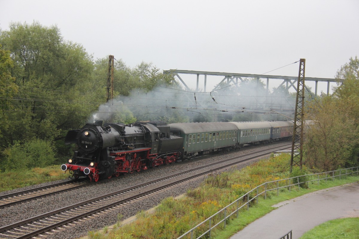 VEV 52 1360-8 mit dem Winzerfestsonderzug DPE 2102 aus Vienenburg, am 13.09.2014 bei der Einfahrt in Naumburg Hbf. Wegen fehlender Trasse, fuhr der Zug direkt nach Weimar zur Abstellung weiter, ohne vorher wie geplant erst nach Freyburg zu fahren. (Foto: dampflok015)