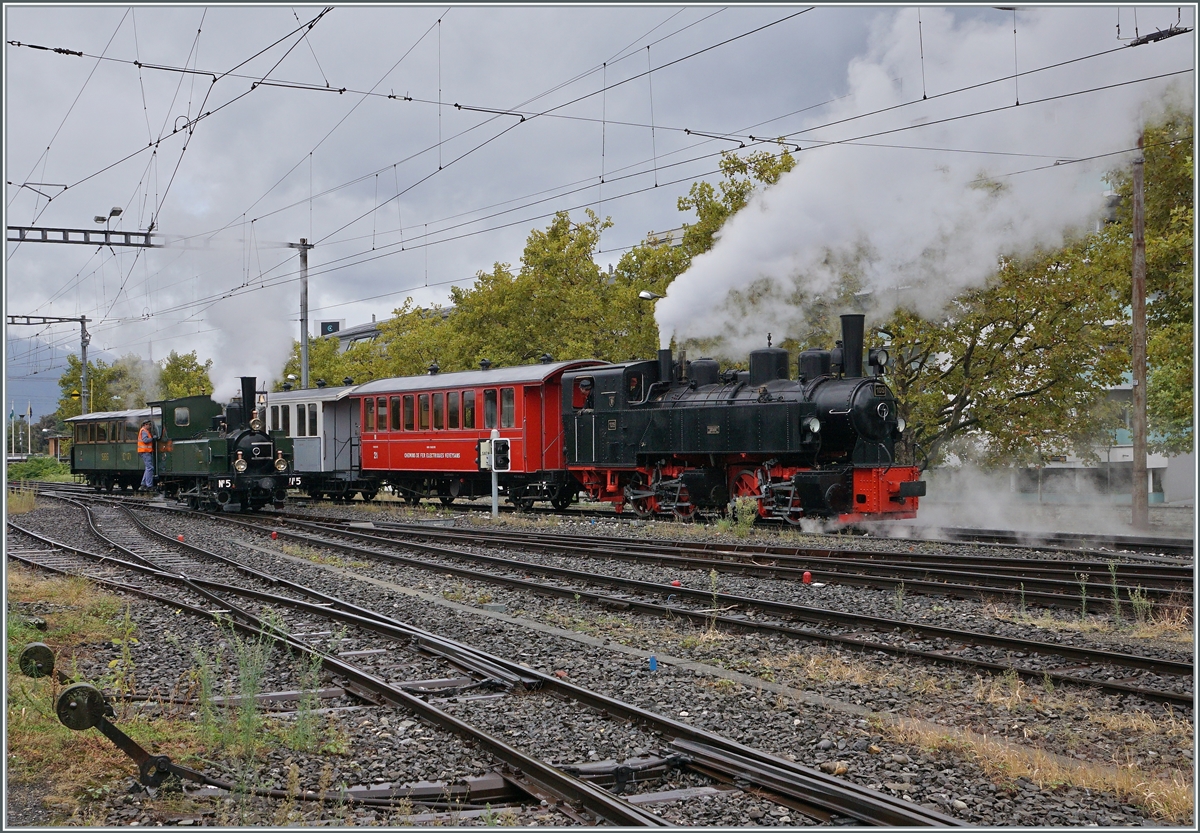 Viel Dampf in Vevey für den Riviera Belle Epoque Zug nach Chamby und - was ich zur Zeit der Aufnahme nicht wusste - einen weiteren Extrazug der B-C nach Chaulin für eine Gruppe. 
Die G 2x 2/2 N° 105 und die G 3/3 N° 5 rangieren im Gleisvorfeld von Vevey. 
27. September 2020