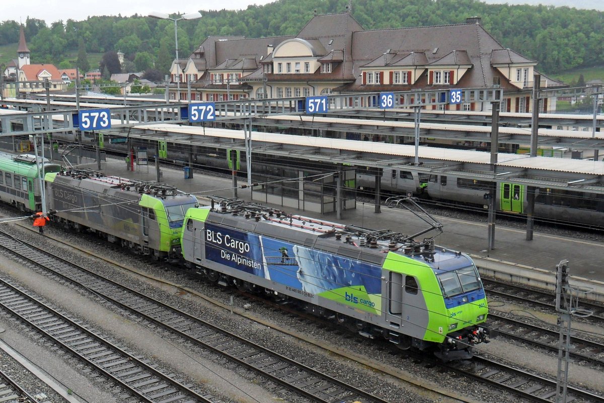 Vogelblick auf 485 005 am 28 Mai 2019 in Spiez.