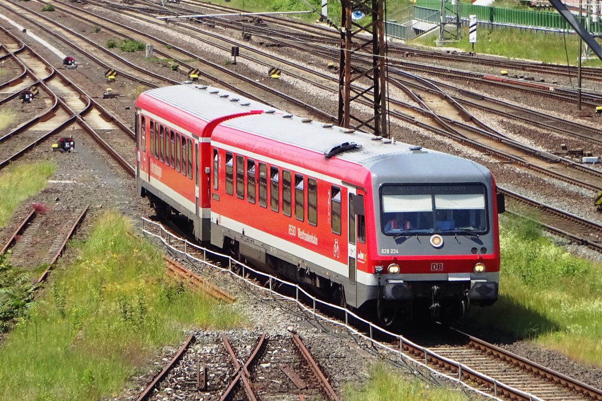 Vogelperspektiv auf 628 224 in Aschaffenburg Hbf am 3 Juni 2019.