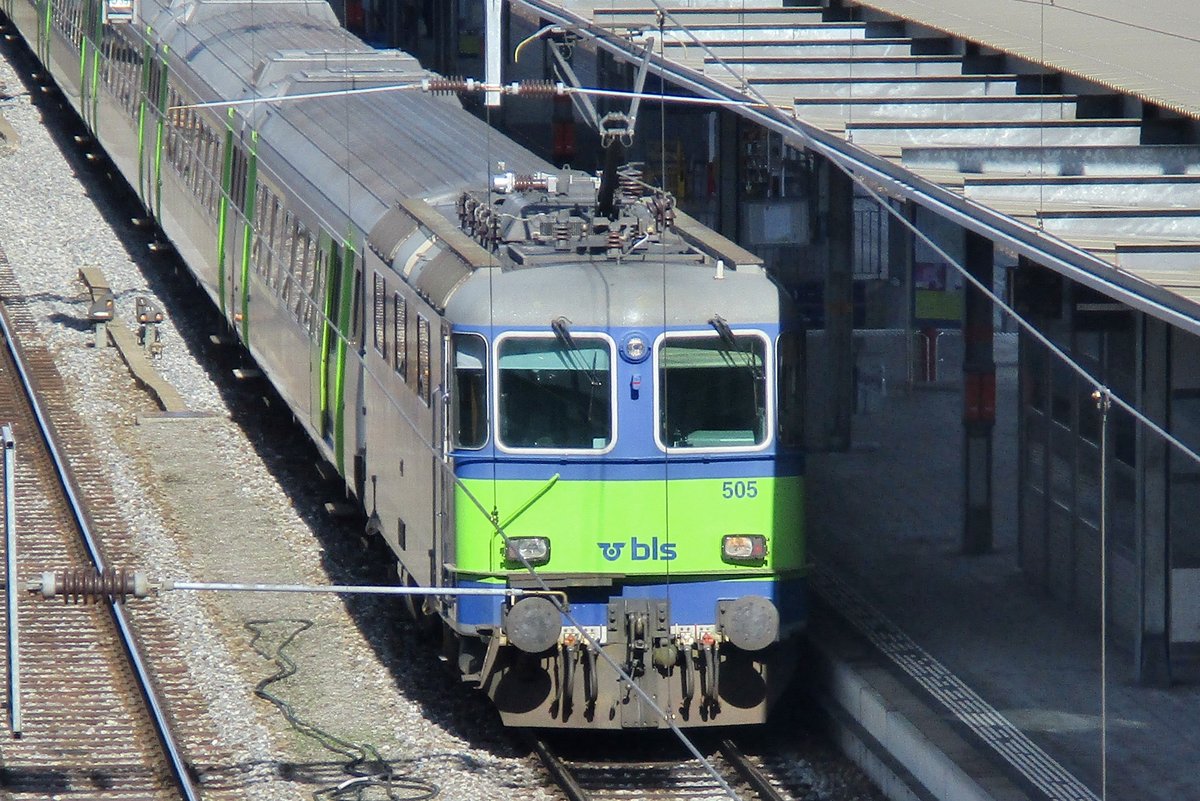 Vogelperspektiv auf BLS 505 in Spiez am 24 März 2017 genossen und geschossen.