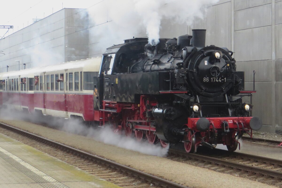 Volldampf! Am 11 September 2022 zieht 86 1774 ein Sonderzug aus Benesov u Prahy whrend STEAM-53.