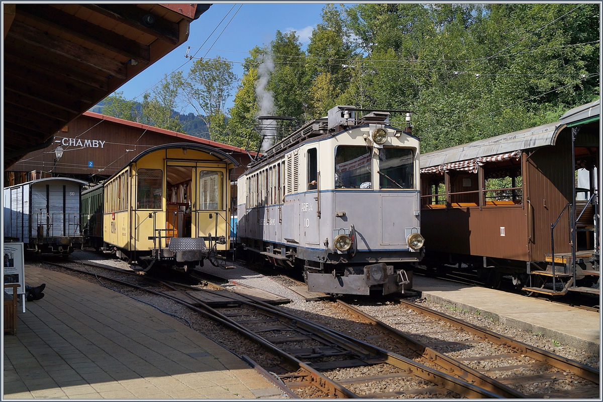 Voller Bahnhhof in Chaulin, und mitten drin der LLB ABFe 2/4 N 10.
19. August 2018