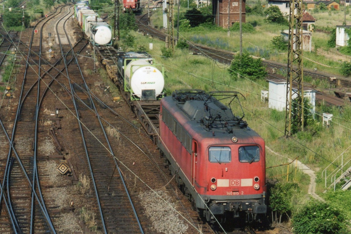 Von der Berliner Brcke in Halle (Saale) geschossen am 29 Mai 2007: 140 815 mit KLV fahrt in Hallenser Gbf ein.