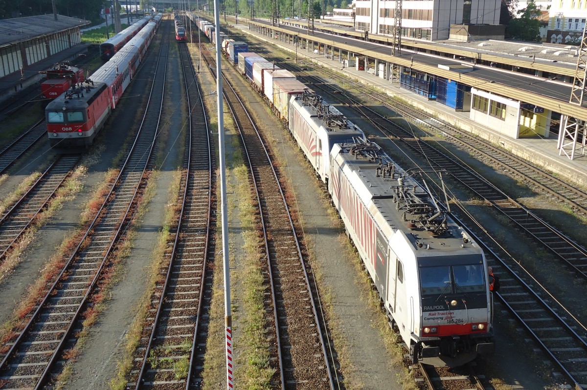 Von der Berucke in Kufstein wurde am 4 Juni 2015 LoMo 186 284 fotografiert.