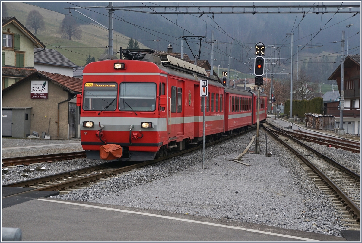 Von Gossau kommend erreicht der AB BDe 4/4 41 mit seinem Pendelzug Appenzell.
17. März 2018