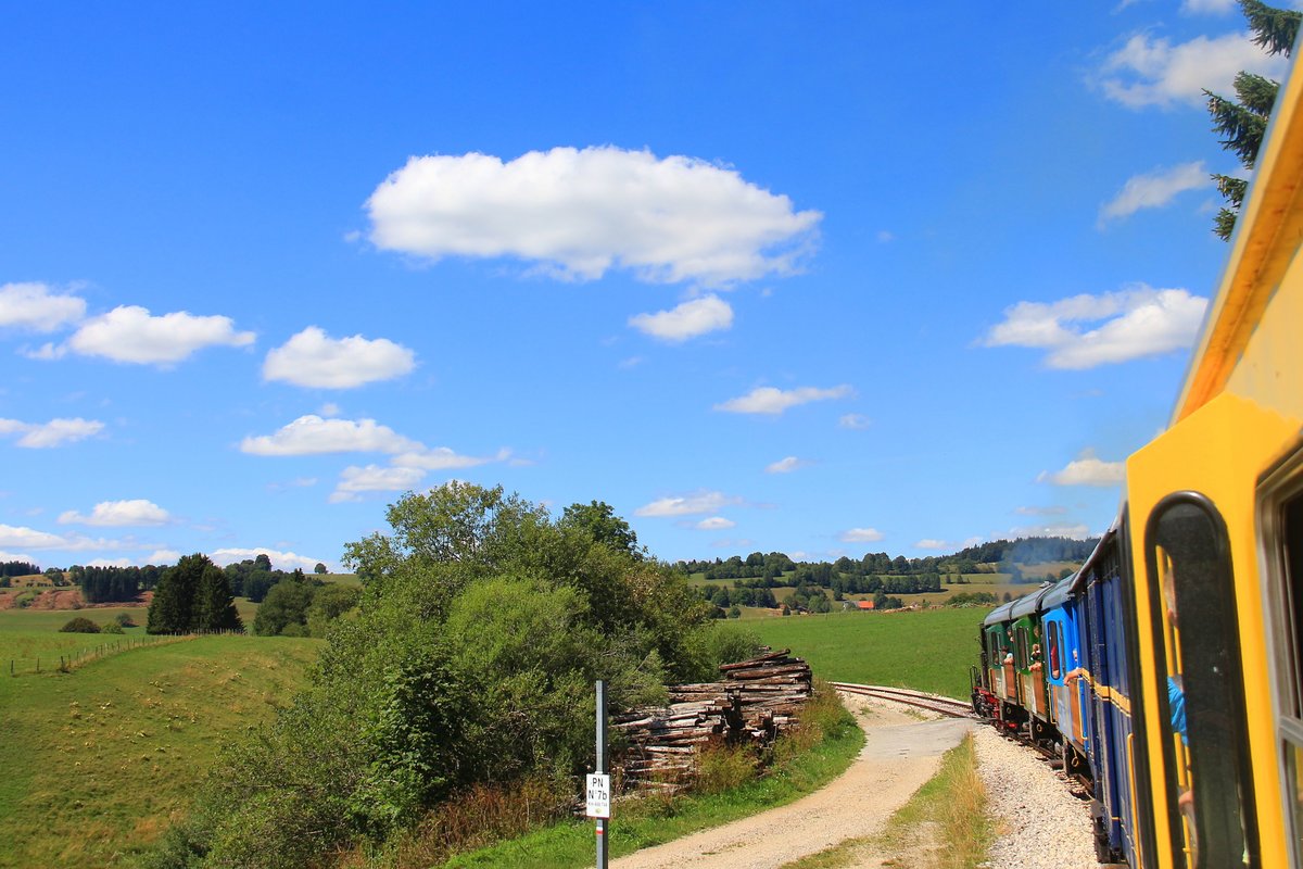Von Les Hpitaux-Neufs aus steigt die Bahn Richtung Nordosten auf die Passhhe hinauf, 11.August 2018