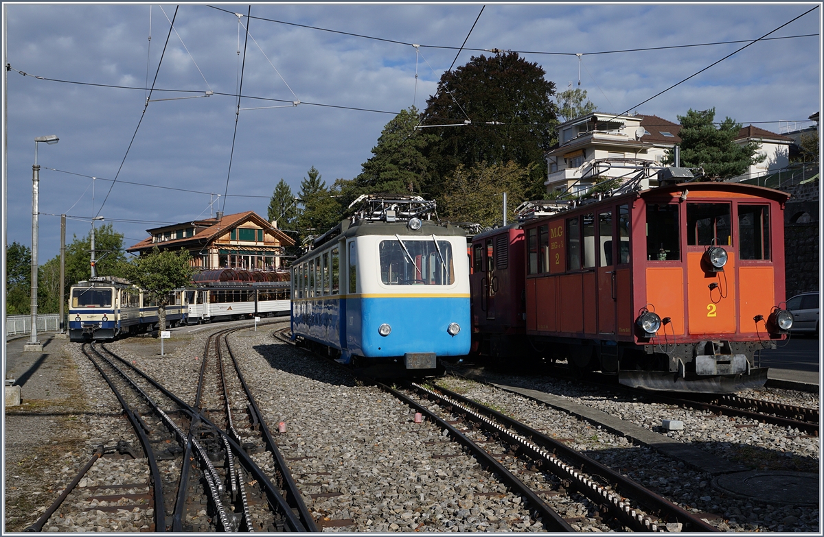 Von rechts nach links zeigen sich HGe 2/2 N° 2, Bhe 2/4 207 und die Bhe 4/8 301 und 305 in Glion.
16. Sept. 2017