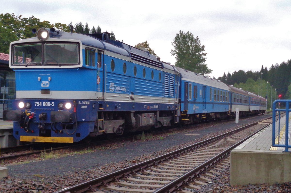 Vor Umlaufen: am 15 September 2017 steht 754 006 in Zelezna Ruda.