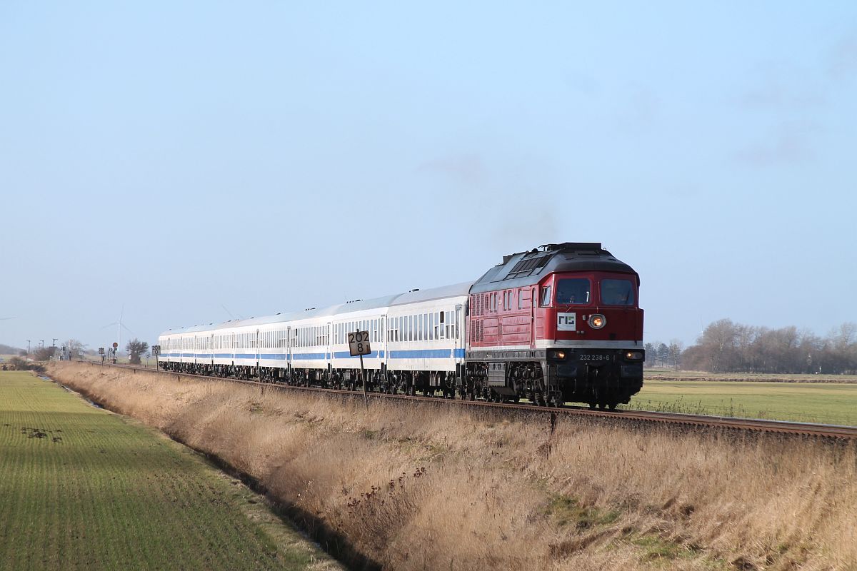 Vorerst letzte Fahrt der LEG 232 238 mit RDC Pendlerzug Westerland - Niebüll am Bü Triangel 26.02.2021