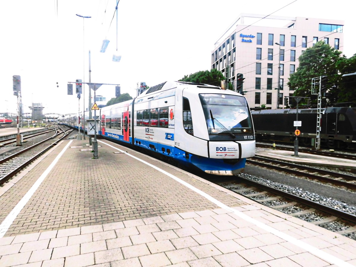 VT 112, VT 103 und VT 115 der Bayerischen Oberland-Bahn (BOB) bei der einfahrt in den Mnchener Hbf am 21.6.17