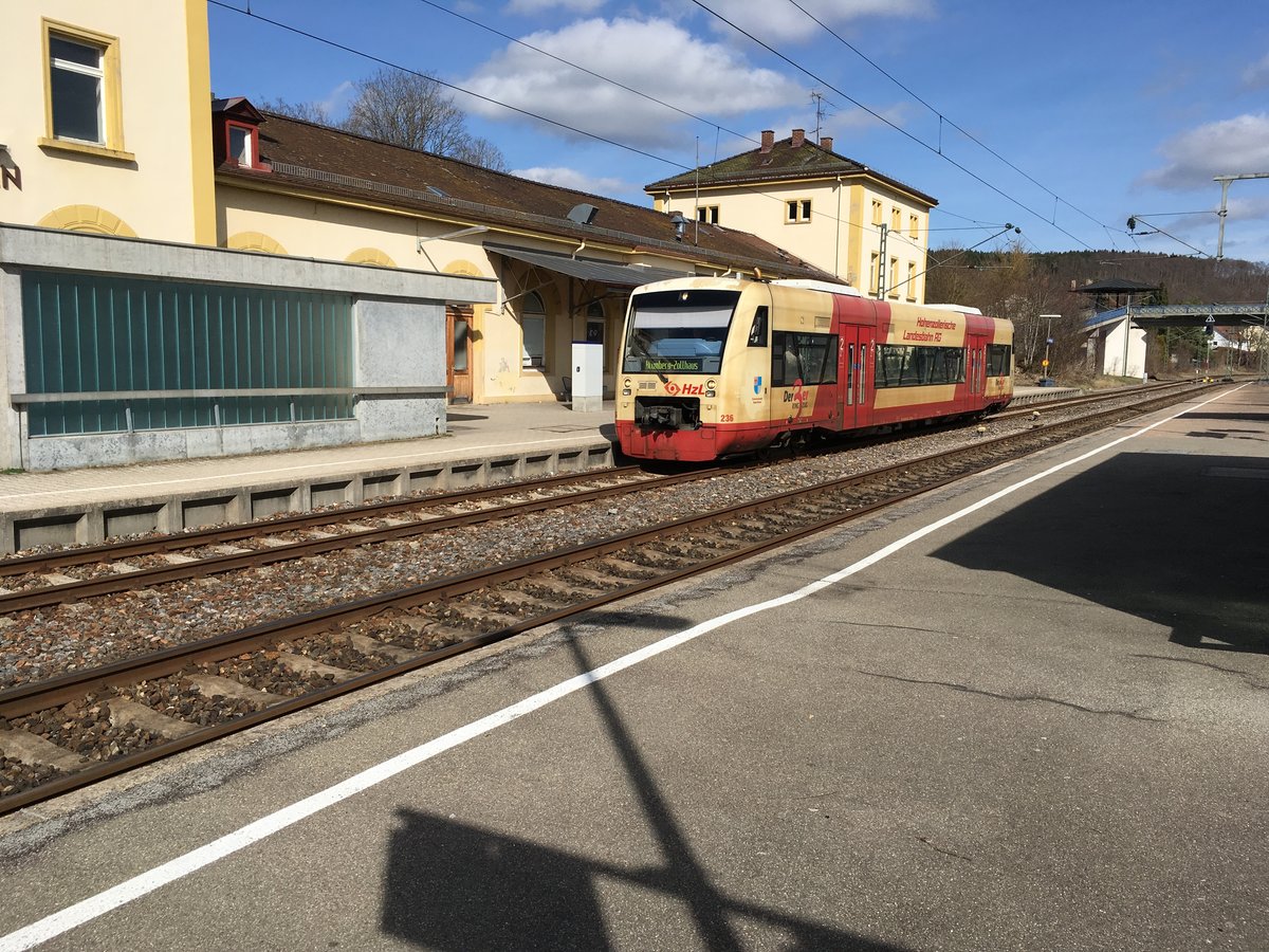 Vt 236 der HZL am 20.03.17 im Bahnhof Immendingen.