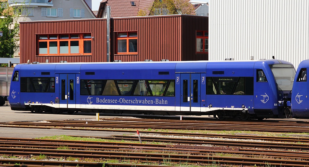 VT 64 der Bodensee-Oberschwaben-Bahn 650 358-4 bei der Bereitstellung im Bhf von Friedrichshafen Stadt. 02.06.12