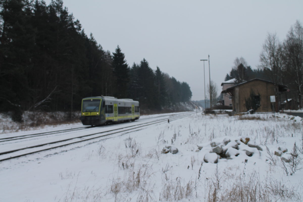 VT 650. 721 als ag84657/84655 nach Hof in Rößlau. 11.01.17