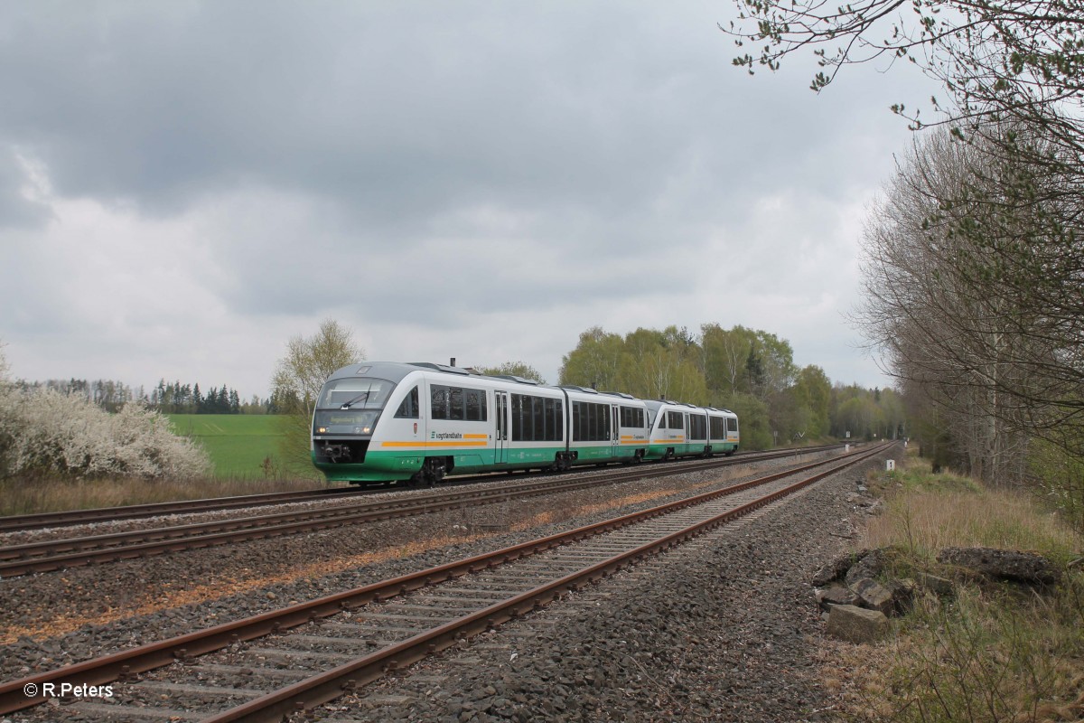 VT10  Stadt Hof  + VT18 als VBG74261 Marktredwitz - Regensburg bei Schönfeld. 11.04.14