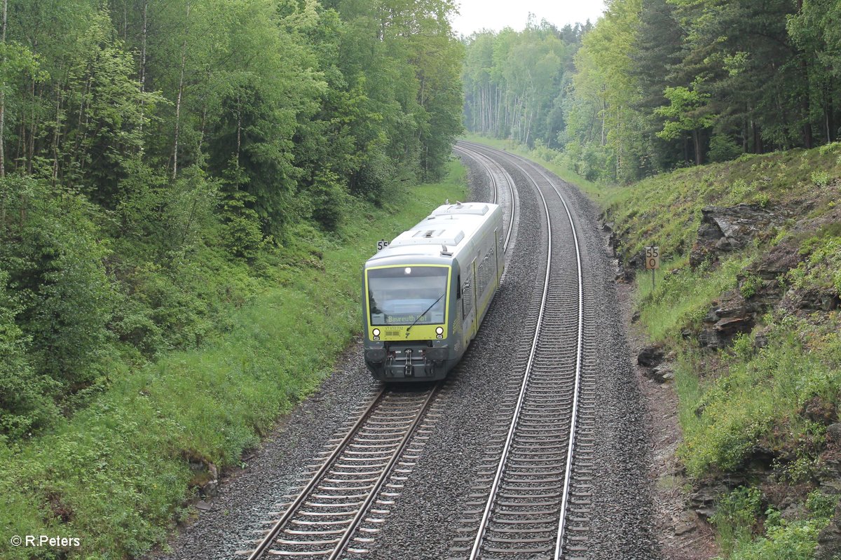 VT650 732 als ag84596 Hof - Bayreuth kurz vor Unterthölau. 28.05.16