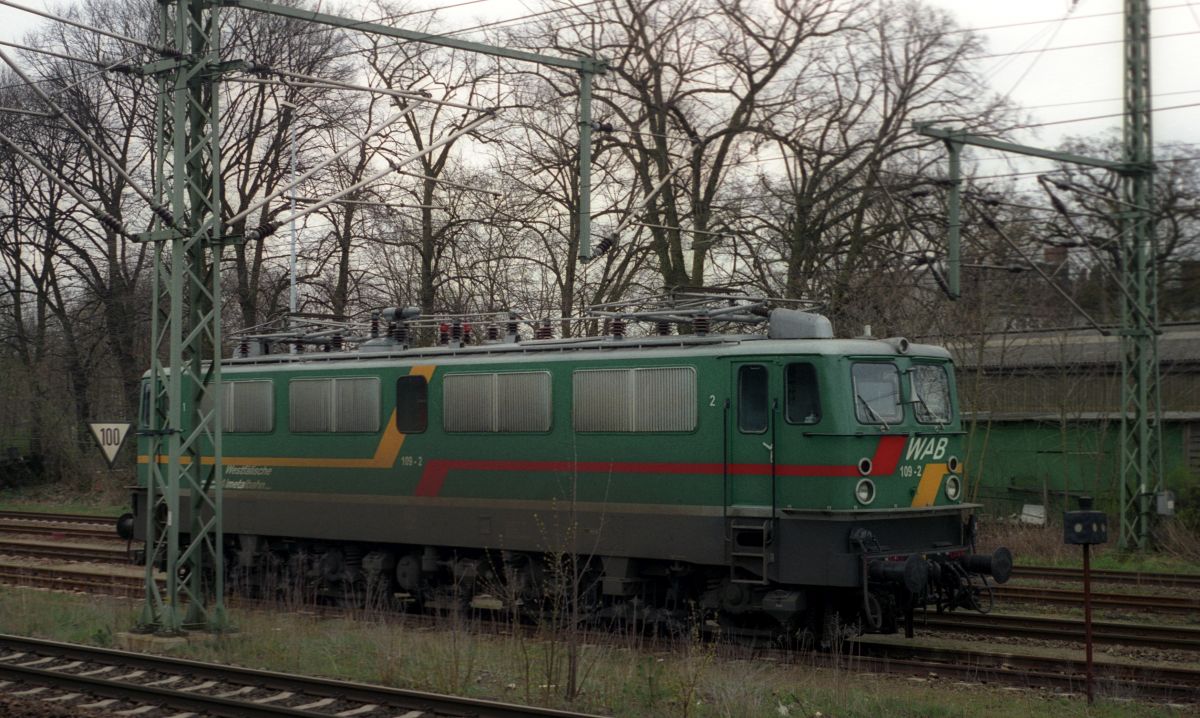 WAB 109-2(ehem. DB 109 013-3 bzw. DR 211 013-8), Berlin Grunewald 22.04.2001
