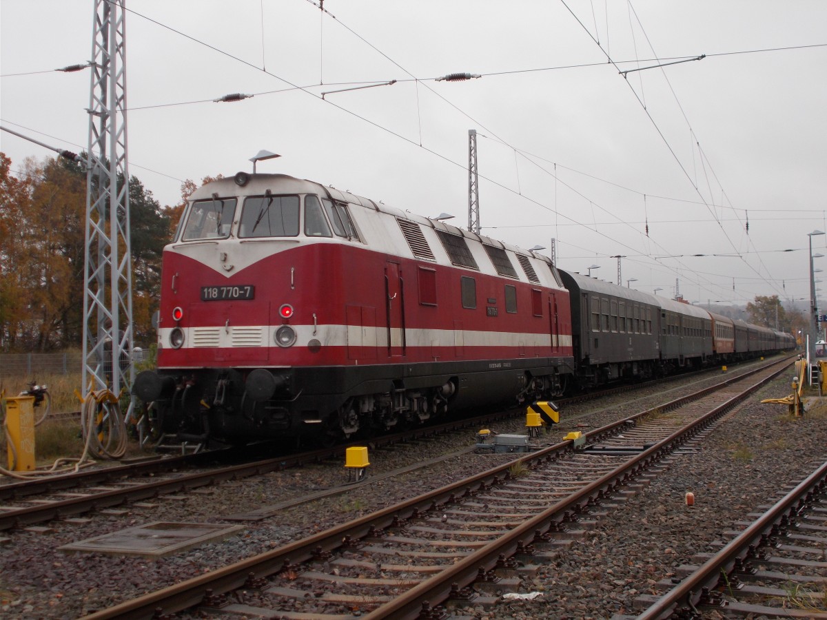 Während die 03 1010 nach Bergen/Rügen,am 07.November 2015,dampfte blieb 118 770 in Binz.