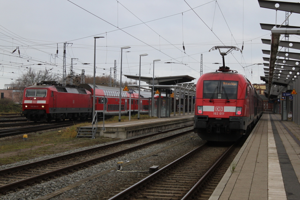 Whrend 120 204-3 mit RE 4308 von Rostock Hbf nach Hamburg Hbf fuhr hatte 182 017 Feierabend.26.11.2016