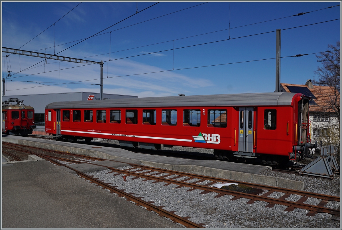 Während bei der SBB die letzten EW I aus dem planmässigen Dienst ausschieden, schient der RHB EW I B 10 (96 85 835 5010-8 CH-AB) auch künftig hin und wieder im Einsatz zu sein.

23. März 2021