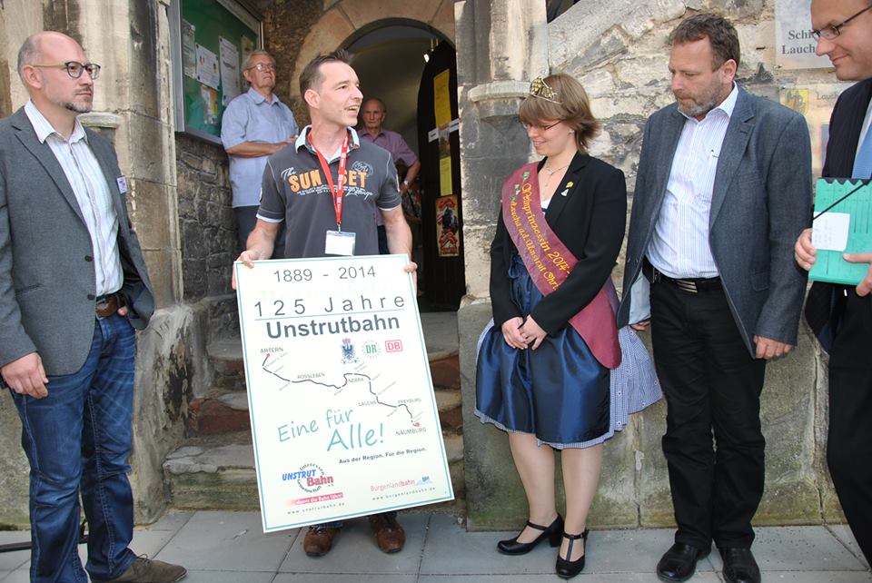 W�hrend dem 9. Unstrutbahnfest am 05.10.2014 wurde gegen 14 Uhr das 1. Unstrutbahnmuseum direkt im Lauchaer Rathaus er�ffnet. F�r die IG Unstrutbahn e.V. ging ein lang ersehntes Vereinsziel in Erf�llung. Fortan ist das Unstrutbahnmuseum immer Samstag und Sonntag von 15.30 Uhr bis 17.30 Uhr und nach Vereinbarung ge�ffnet. (Foto: Dieter Weber)