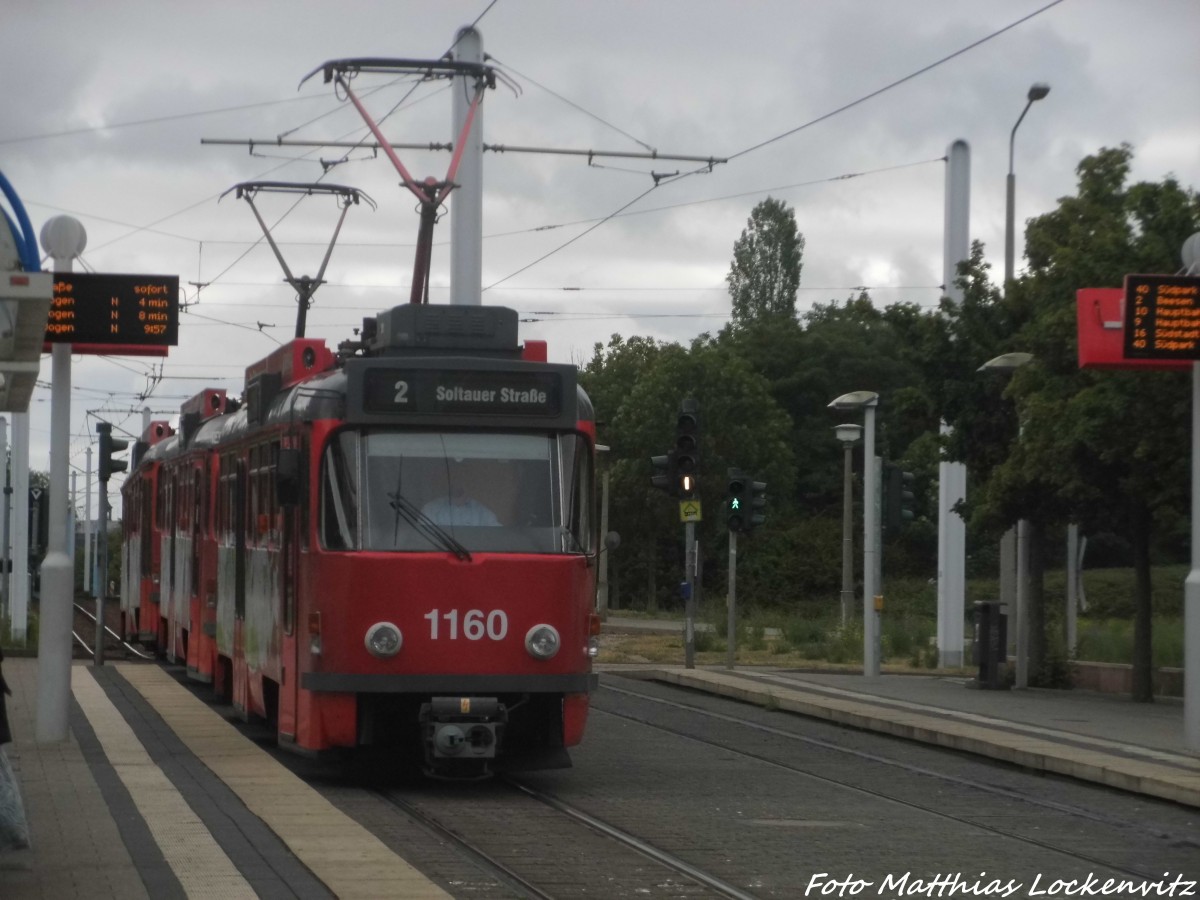 Wagen 1160 der HAVAG beim einfahren in die Haltestelle Rennbahnkreuz am 24.6.15