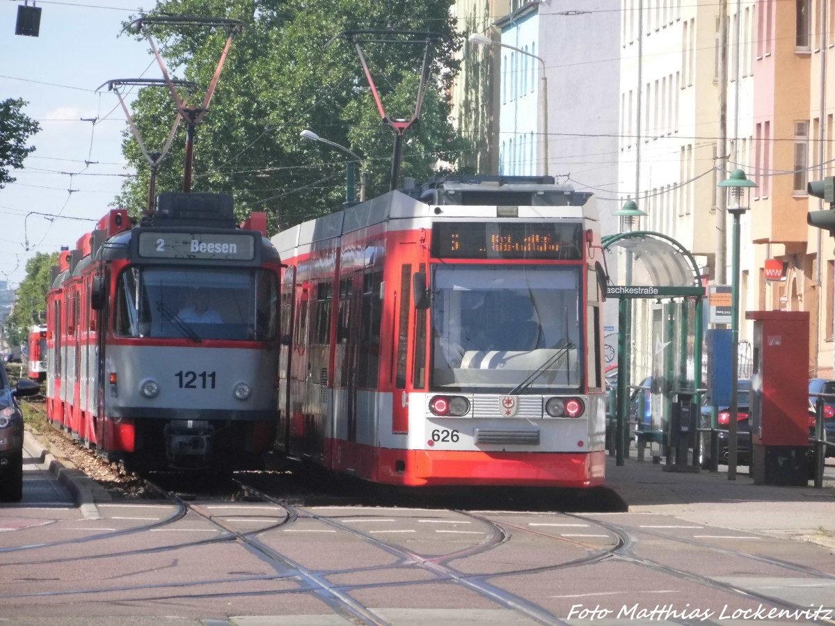 Wagen 1211 und Wagen 626 an der Haltestelle Damaschkestrae 15.6.15