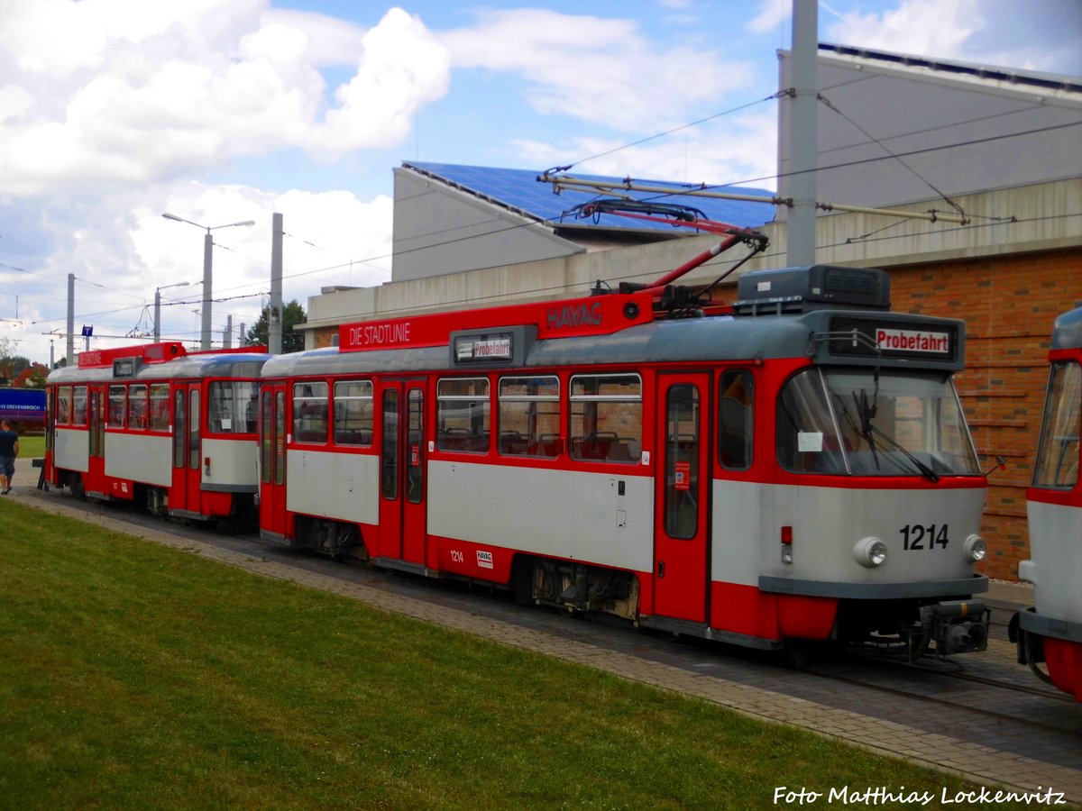 Wagen 1214 und Wagen XXX der HAVAG stehen als Eiserne Reserve auf dem Betriebshof Freiimfelder Strae am 18.6.16