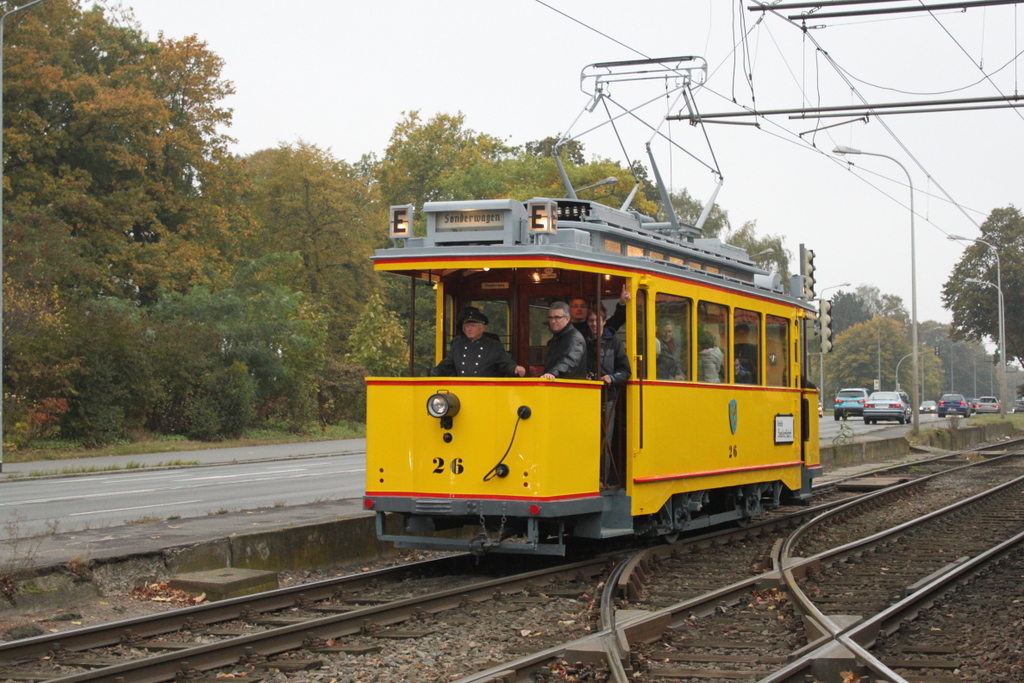 Wagen 26 als Anfhrer der Korso-Fahrt von Rostock-Marienehe Richtung Rostocker Innenstadt.Aufgenommen am 16.10.2016 in Hhe Haltestelle Rostock-Kunsthalle