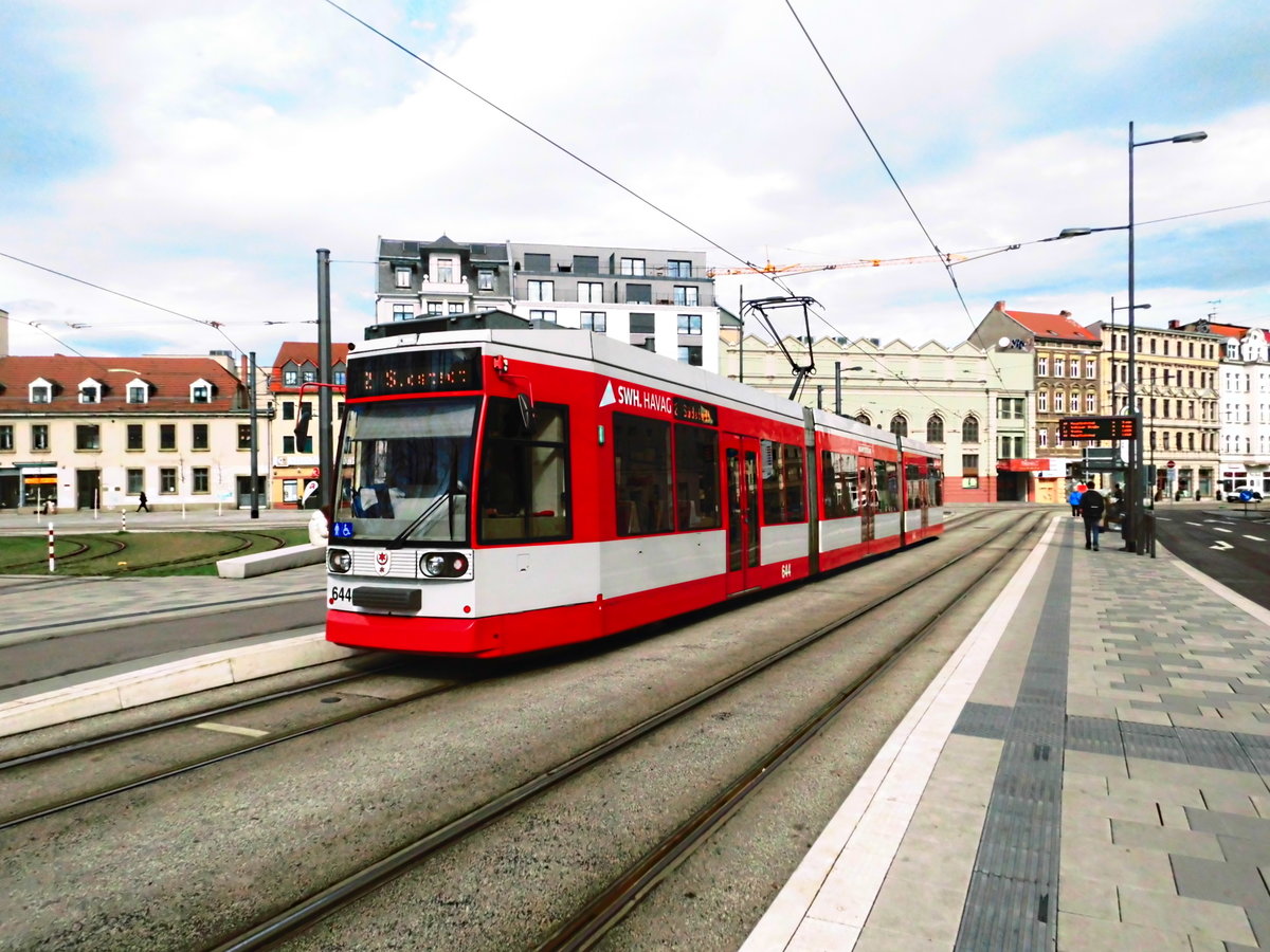 Wagen 644 der HAVAG als Linie 2 mit ziel Südstadt an der Haltestelle Am Steintor am 3.4.18