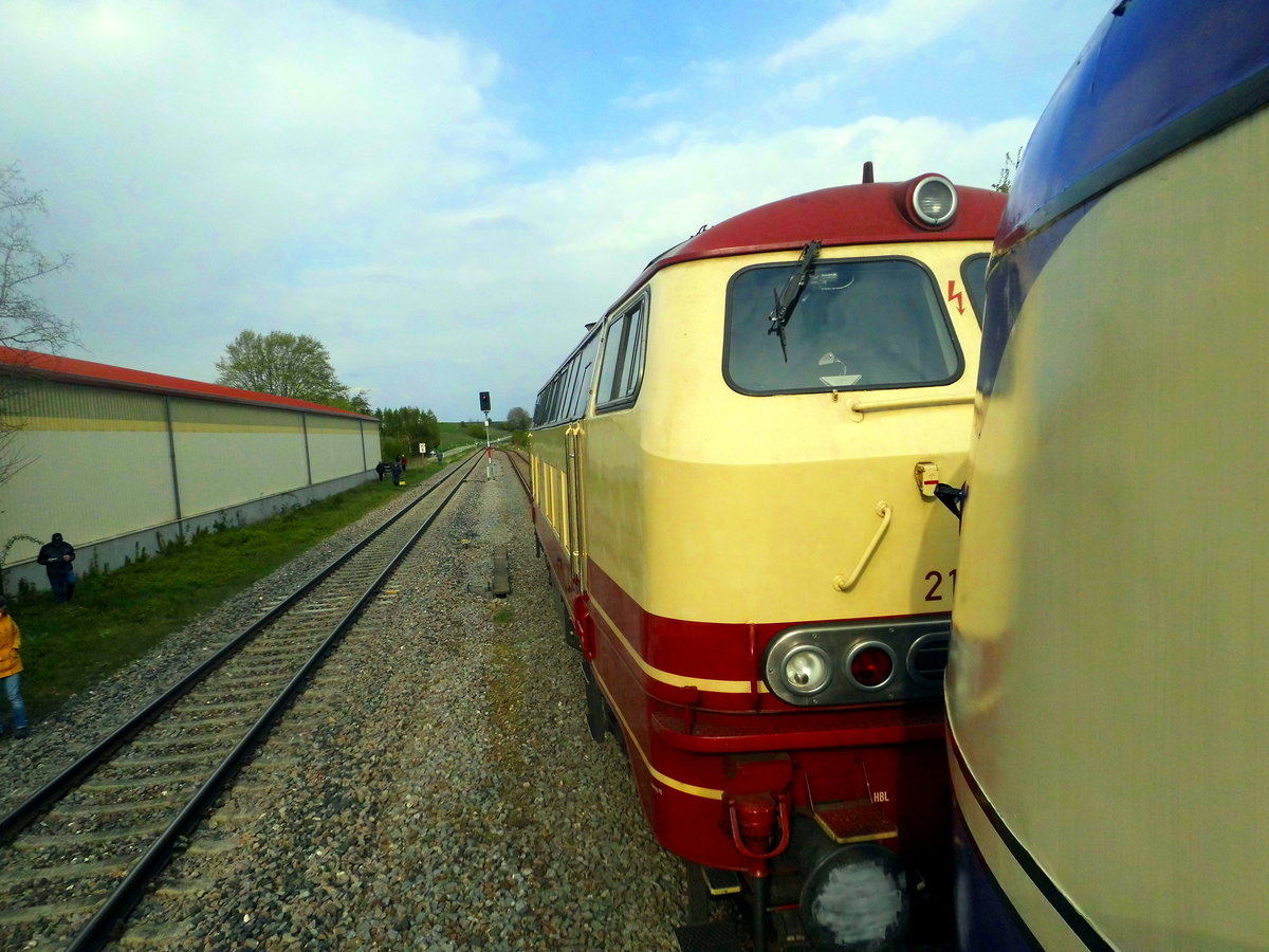 Warten auf den Gegenzug in Rammingen am 19.4.17