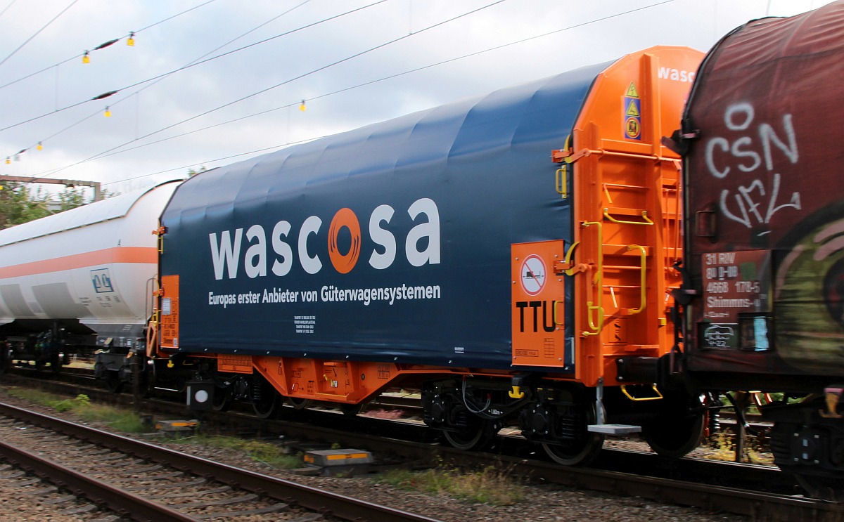 Wascosa vierachsiger Schiebeplanwagen der Gattung Shimmns registriert unter 37 80 4668 691-1 D-WASCO. Pattburg 08.07.2022