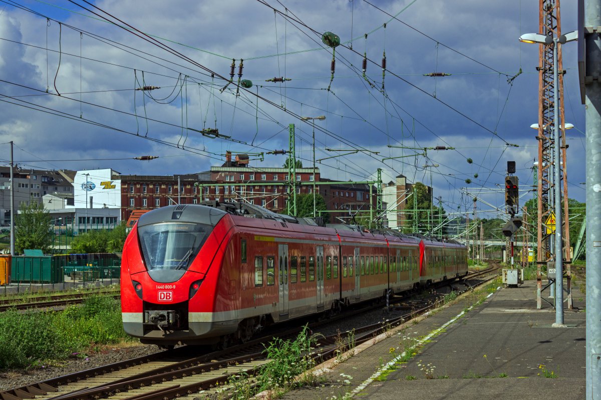 Wegen Bauarbeiten in Dsseldorf-Gerresheim war die Verbindung zwischen Wuppertal und Dsseldorf im Sommer 2022 gesperrt. Daher pendelten 1440 300 und ein weiterer 1440 am 27.07.22 auf der Linie S8 nur zwischen Wuppertal-Oberbarmen und Wuppertal-Vohwinkel