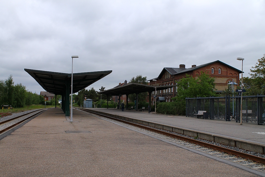 Wenige Kilometer nach dem nordfriesischen Süderlügum liegt der kleine dänische Ort Tønder mit seinem kleinen Bahnhof. Tønder 08.06.2013