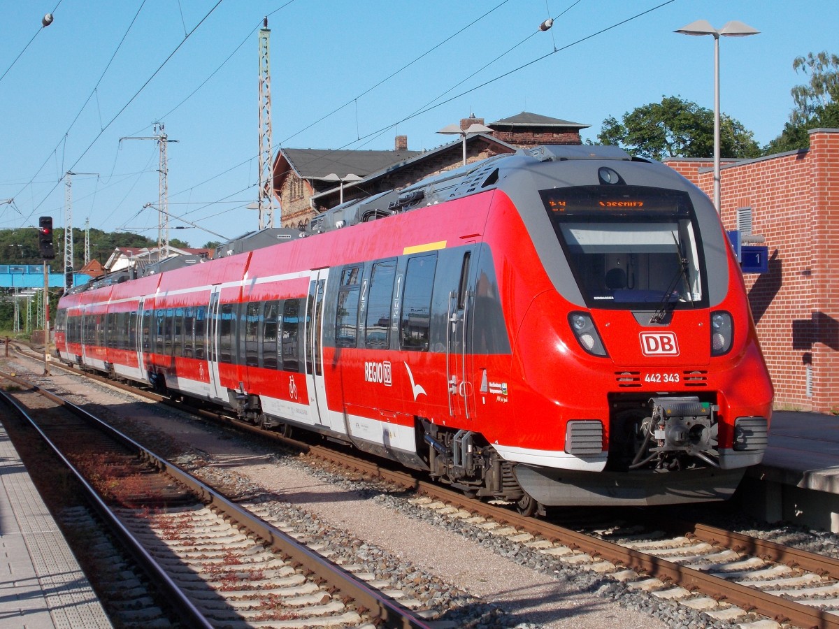 Wer hätte das gedacht,das mal ein Hamster nach Rügen kommt.Am 29.Mai 2014 war es der Rostocker Hamster 442 343 der mit dem RE 13015 Rostock-Sassnitz nach Bergen/Rügen kam.