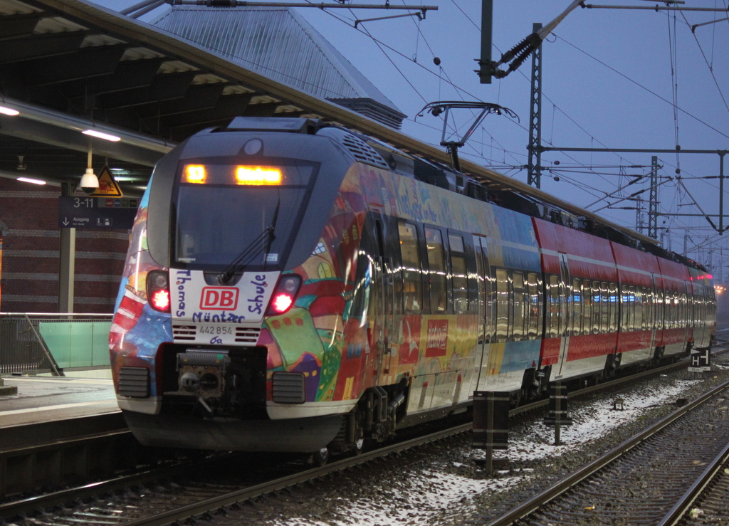 Werbe Hamster als S3(Warnemnde-Gstrow)kurz vor der Ausfahrt im Rostocker Hbf.31.12.2014