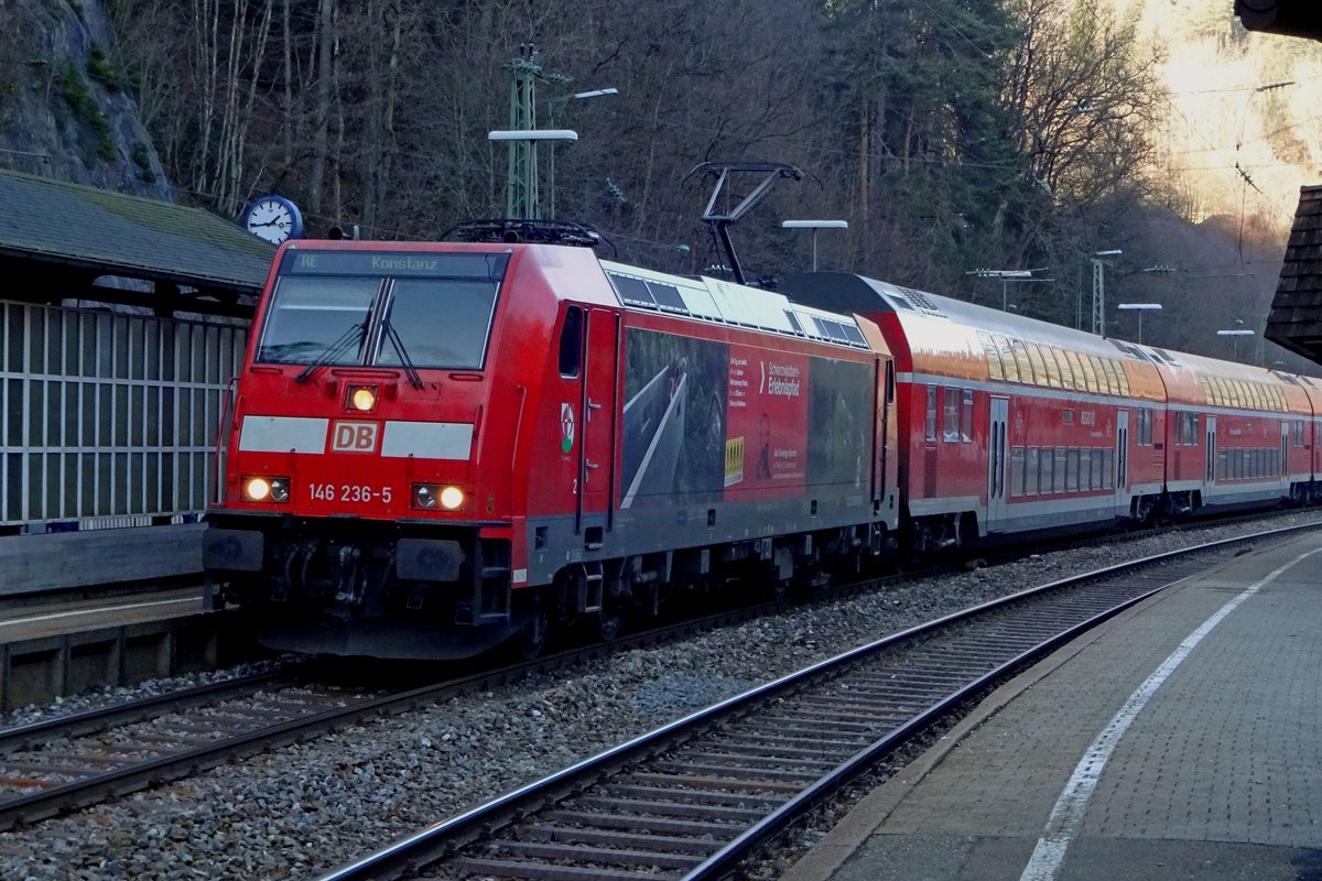 Werbe-TRAXX 146 236 war am 30 Dezember 2020 in Triberg.