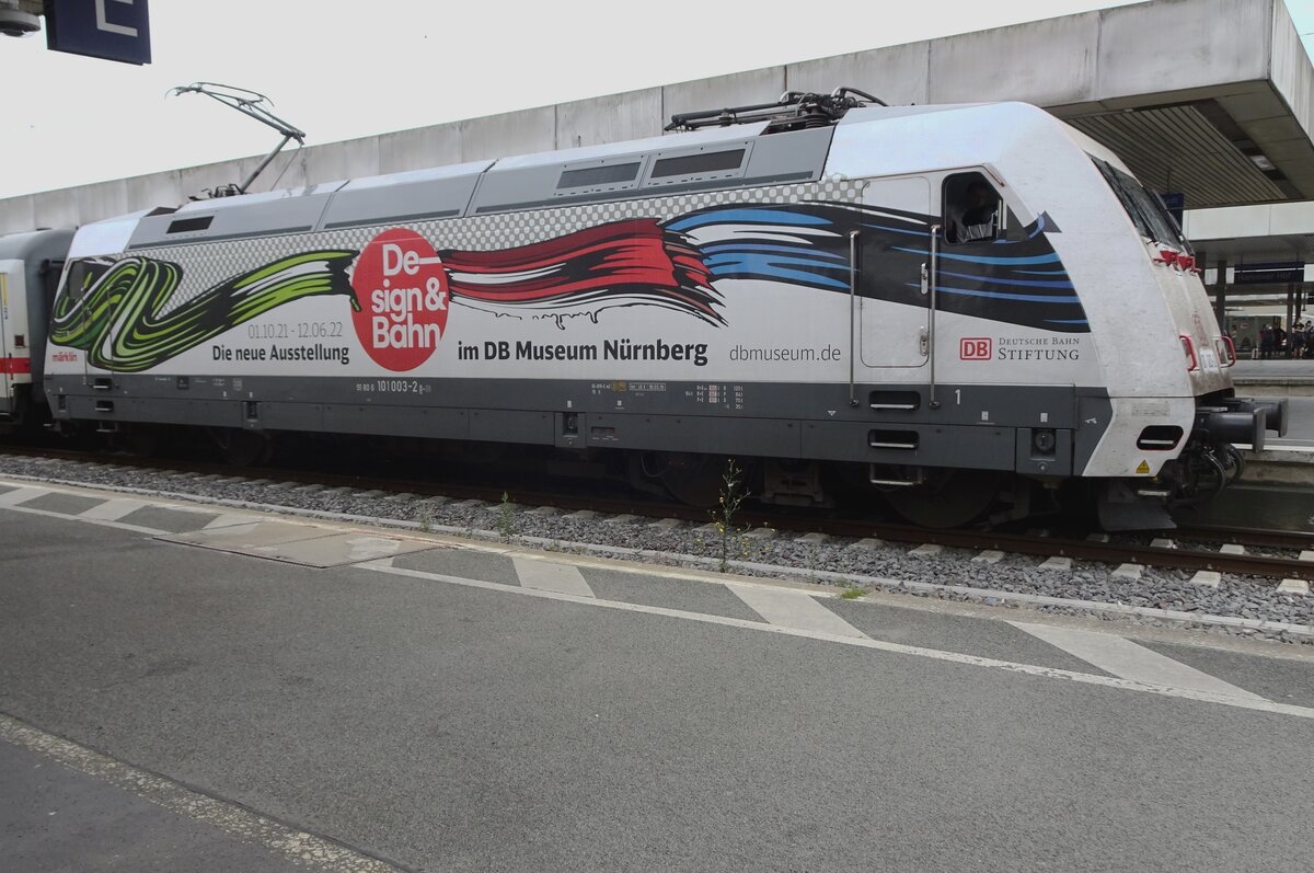 Werbelok 101 003 steht am 9 Juni 2022 in Hannover Hbf.