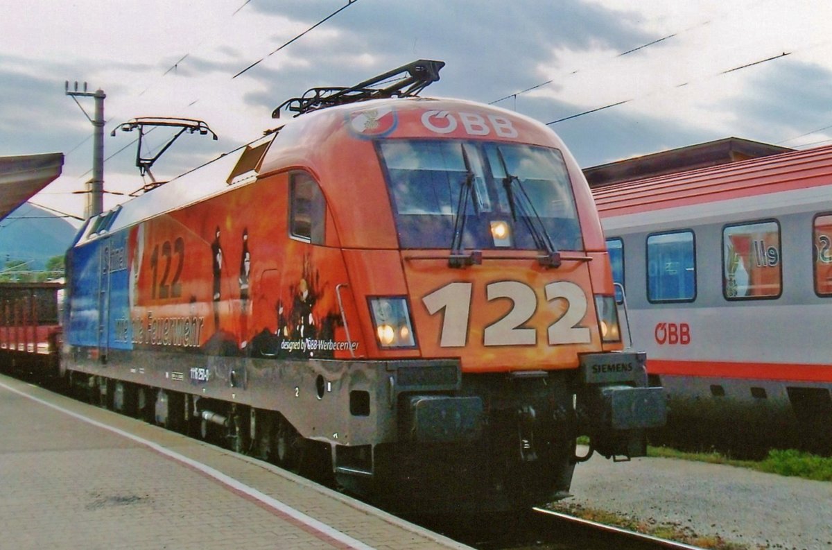 Werbetaurus 1116 250 durchfahrt am 20 Mai 2010 Villach.