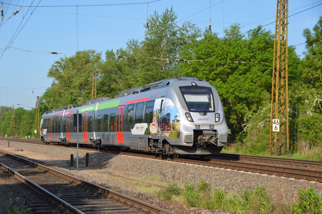 Werbung f�r Brockenbahn und S�dharz. abellio 9442 112  HSB + S�dharz  als RE 74583 (Saalfeld (Saale) - Halle (Saale)) erreicht am 10.05.2018 Naumburg (Saale) Hbf. 