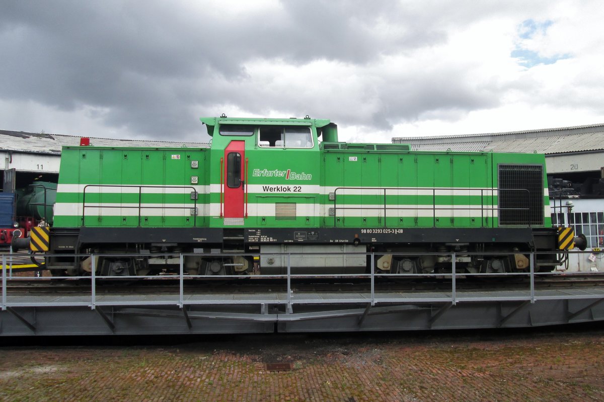 Werklok 22 (ex 293 025) der Erfurter Bahn befand sich am 19 September 2015 auf die Drehscheibe ins Bw Arnstadt. 