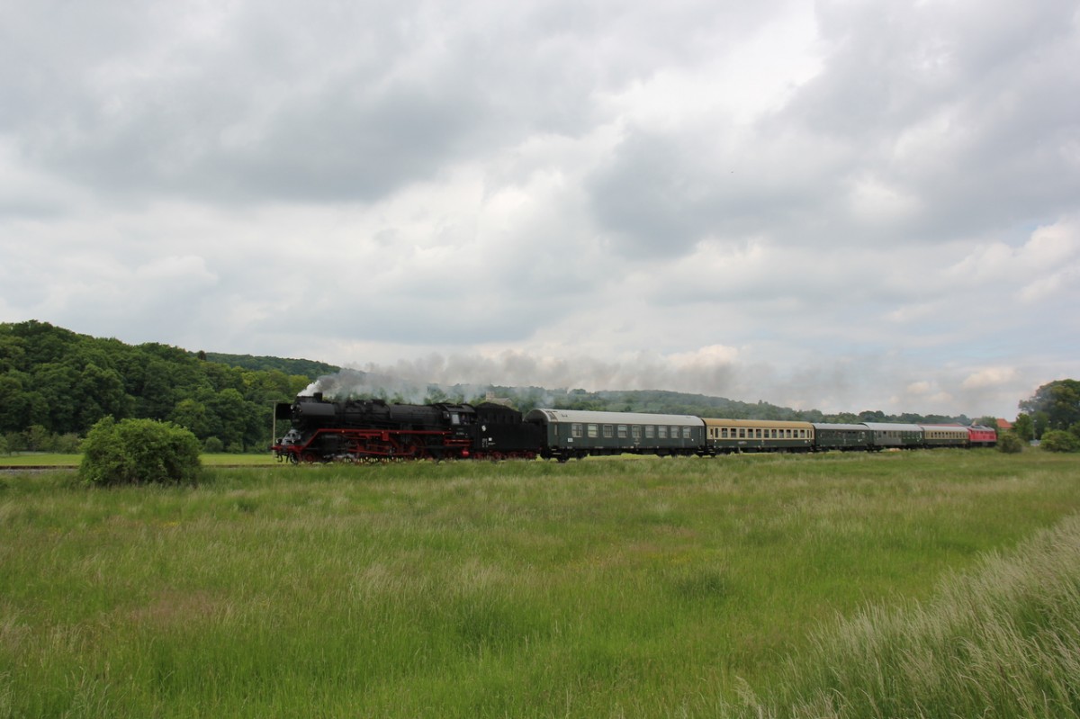WFL 03 2155-4 am Zugschluss des DPE 61440 von Leipzig-Plagwitz nach Freyburg, am 24.05.2015 bei Kleinjena. Der Sonderzug verkehrte anlässlich der  Saale-Weinmeile . (Foto: Wolfgang Krolop)