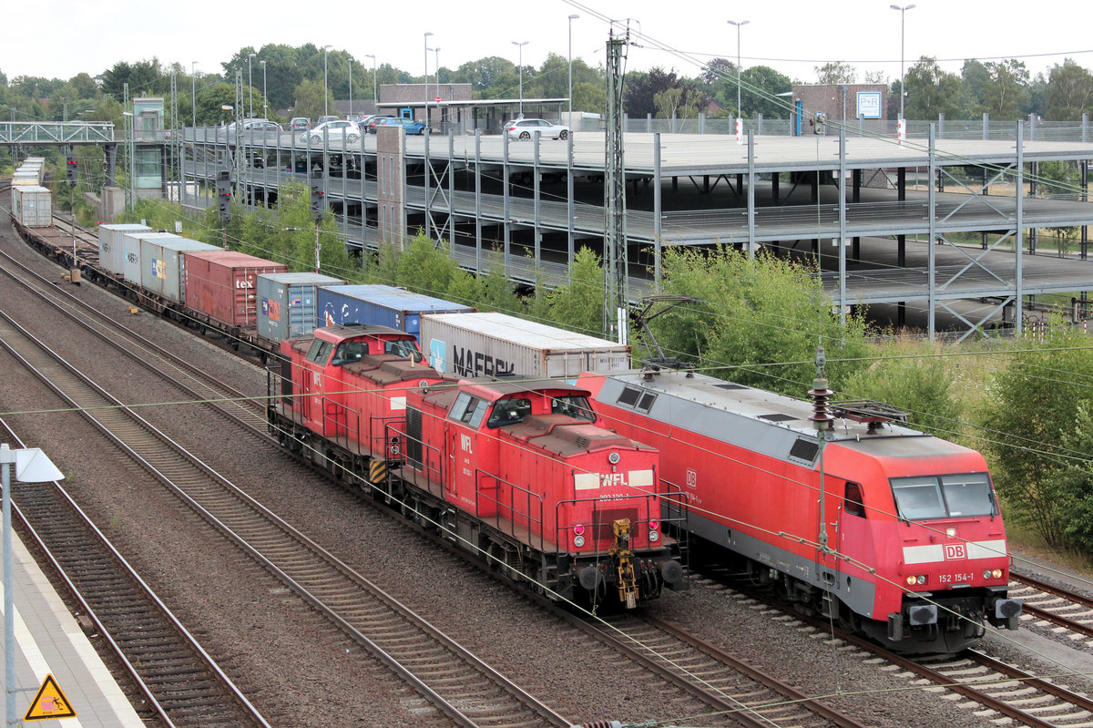 WFL 203 112-8 u. 203 120-1 müssen in Buchholz (Nordheide) einen  Halt  einlegen.