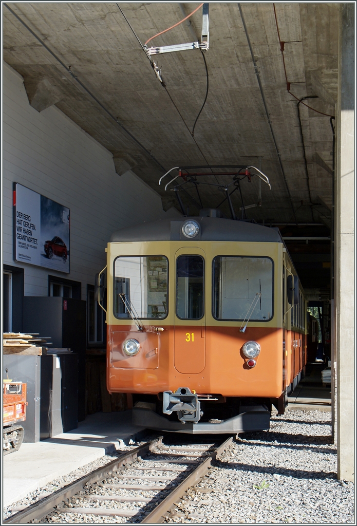 Wie dieses Bild zeigt, ist der Bahnhof Gütschalp eher zweckmässig gebaut.
Auf den nächsten Einsatz wartet hier der Be 4/4 N° 31  Lisi . 
28. August 2014