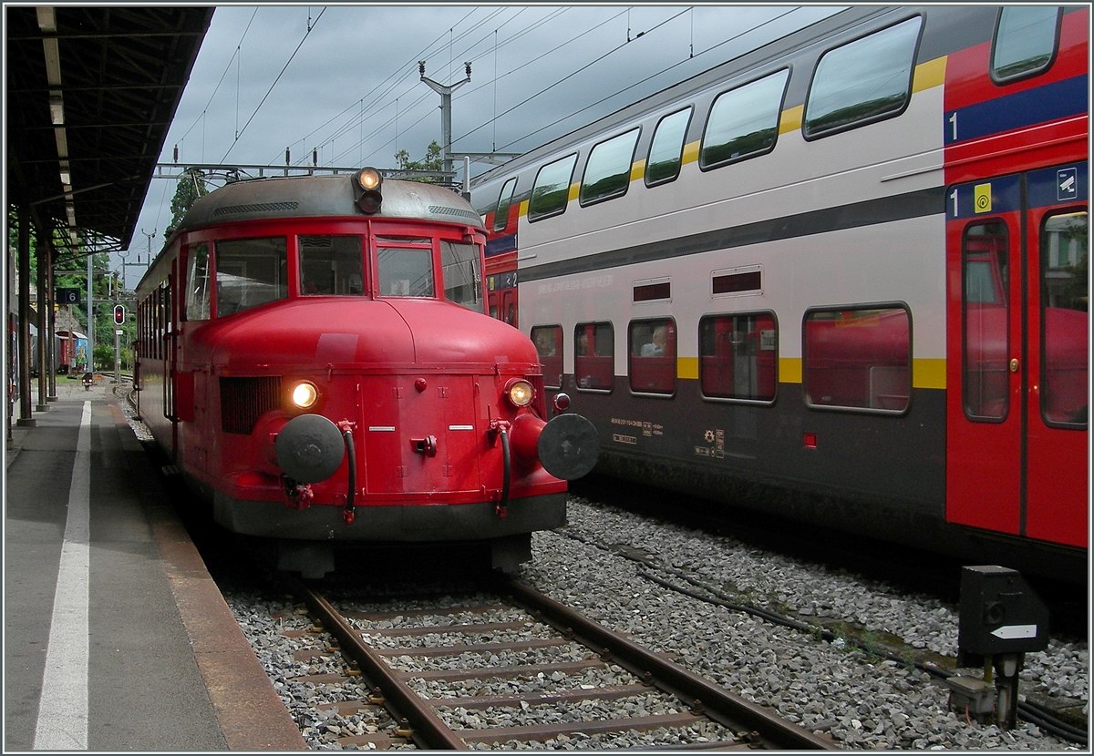 Wie zierlich der OeBB RBe 2/4 202 neben dem RABE 511 aussihet! 
Vevey, den 16. August 2015