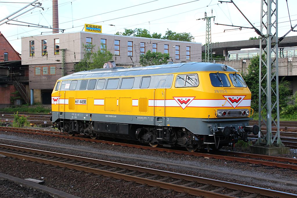 Wiebe-Lok 11 216 012-5(Unt/HBX/20.02.12)abgestellt im Bhf HH-Harburg. 09.06.2012
