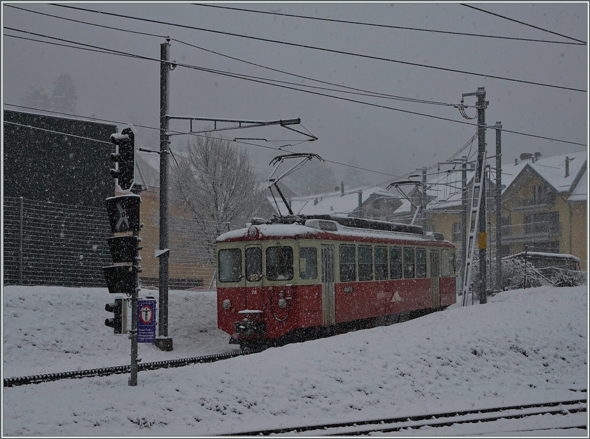 Winter in Blonay: der CEV BDeh 2/4 auf dem Weg Richtung Les Pleidades.
12. Feb. 2016