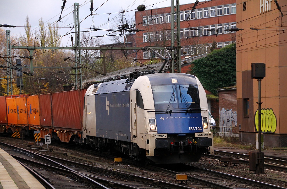 WLB 183 704-6 mit Containerzug bei der Durchfahrt in HH-Harburg. 30.11.2013